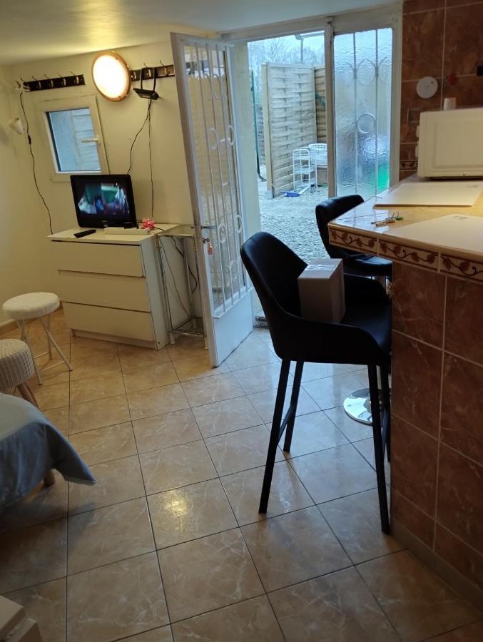 Studio Meuble Avec Piscine Partagee ラ・フェルテ・ゴシェ エクステリア 写真
